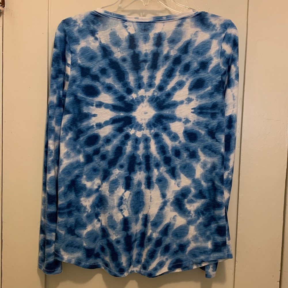 Sonoma Goods For Life Everyday Long Sleeve V-Neck Tee Tie-Dyed Look Coral Print - Picture 2 of 7